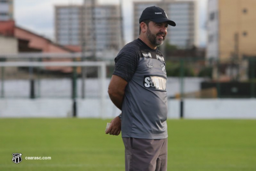 O comandante do Goiás tem uma boa relação com o clube Esmeraldino, onde já conquistou o Campeonato Goiano três vezes e levou o título da Série B em 2012. Em 2017, conseguiu o mesmo título com o América-MG, superando o Internacional na segunda divisão.