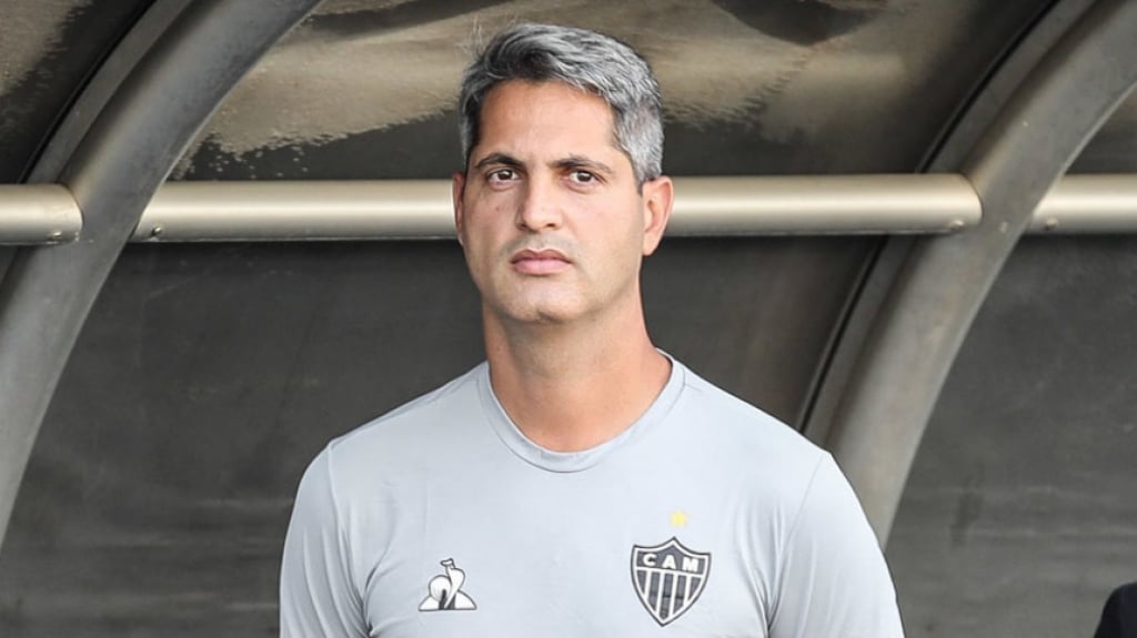 Rodrigo Santana: Rodrigo tem 38 anos e já comandou Avaí e Atlético Mineiro. 