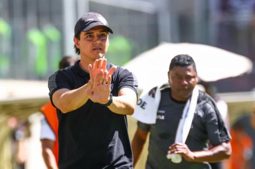 THIAGO LARGHI: último trabalho como treinador foi no Goiás – livre no mercado desde setembro de 2020.