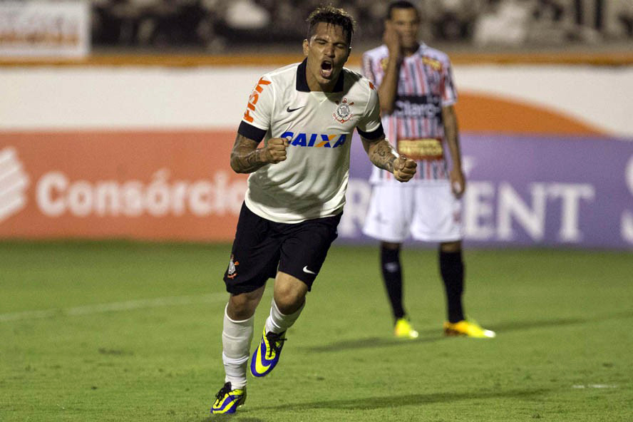 Corinthians da década - Cássio; Alessandro, Chicão, Gil e Fábio Santos; Ralf, Paulinho e Jadson; Danilo, Emerson Sheik e Paolo Guerrero.