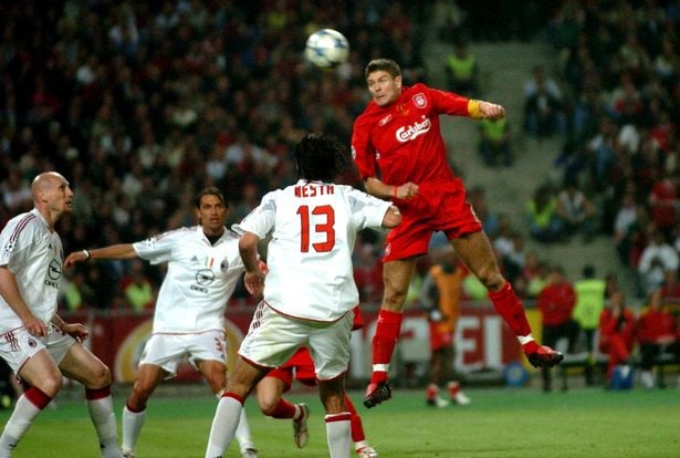 MENÇÃO HONROSA: Liverpool 3x3 Milan - Champions League (final), temporada 2003/2004 - O Milan dominou o Liverpool na primeira etapa da decisão e foi para o intervalo vencendo o jogo por 3 a 0. No segundo tempo, no entanto, os Reds se recuperaram e empataram a partida em apenas 15 minutos. Com o 3 a 3 no placar, a disputa do título foi definida na cobrança de pênaltis com vitória do Liverpool por 3 a 2. Graças a capacidade de superação do Liverpool, o jogo ficou conhecido como "Milagre de Istambul", em referência à sede da final da competição naquela temporada. 