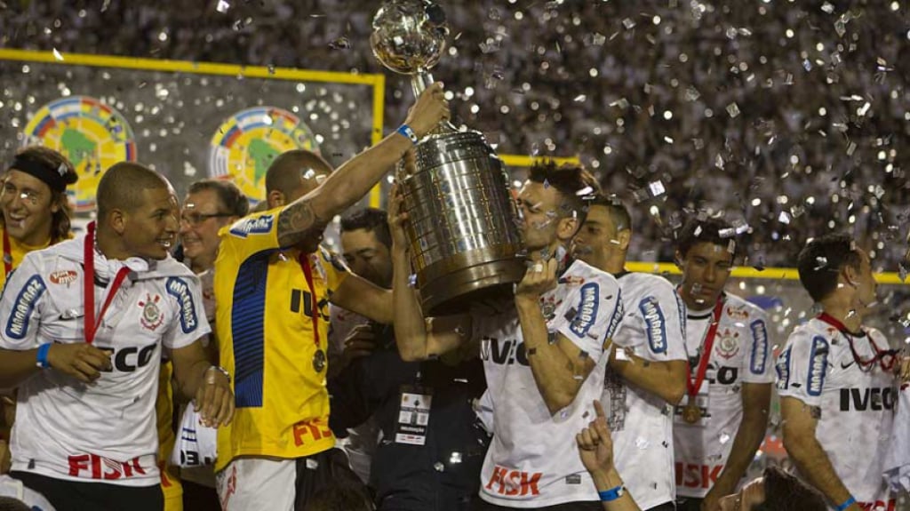4 de julho de 2012 - Corinthians conquista a Copa Libertadores de 2012 ao bater o Boca Juniors-ARG na decisão.