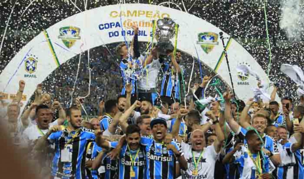 2016: Grêmio (campeão) x Atlético-MG - Placar agregado: 4 x 2