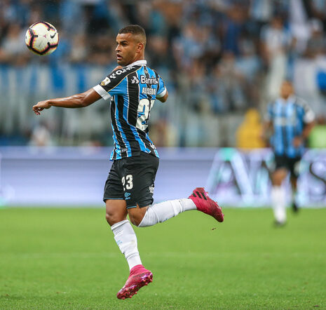 16° lugar: Alisson (ponta - 28 anos - Grêmio): queda de 2,5 milhões de euros (R$ 16,1 milhões) / valor de mercado atual: 1,5 milhão de euros (R$ 9,7 milhões)
