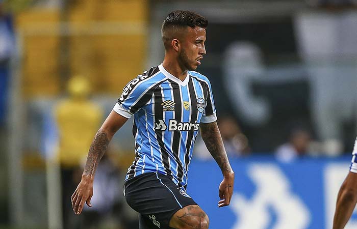 ESQUENTOU - Nos últimos dias, o Grêmio tomou conta dos noticiários por conta das possíveis negociações de saídas e chegadas de atletas ao elenco de Felipão. Nesta sexta-feira, o zagueiro Ruan e o volante Matheus Henrique tiveram suas vendas encaminhadas para o futebol europeu. Ambos devem atuar pelo Sassuolo-ITA.