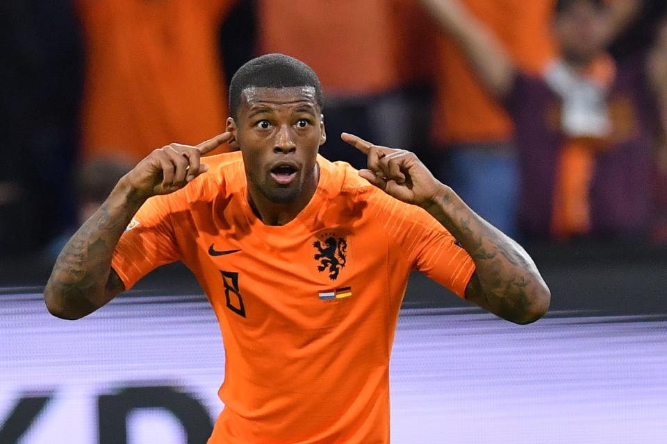 ESQUENTOU - O Barcelona já preparou os exames médicos para Wijnaldum e só aguarda a decisão do jogador para realizar os testes. Nos últimos dias, o PSG está tentando atravessar os Culés e por isso a negociação ficou mais complicada.