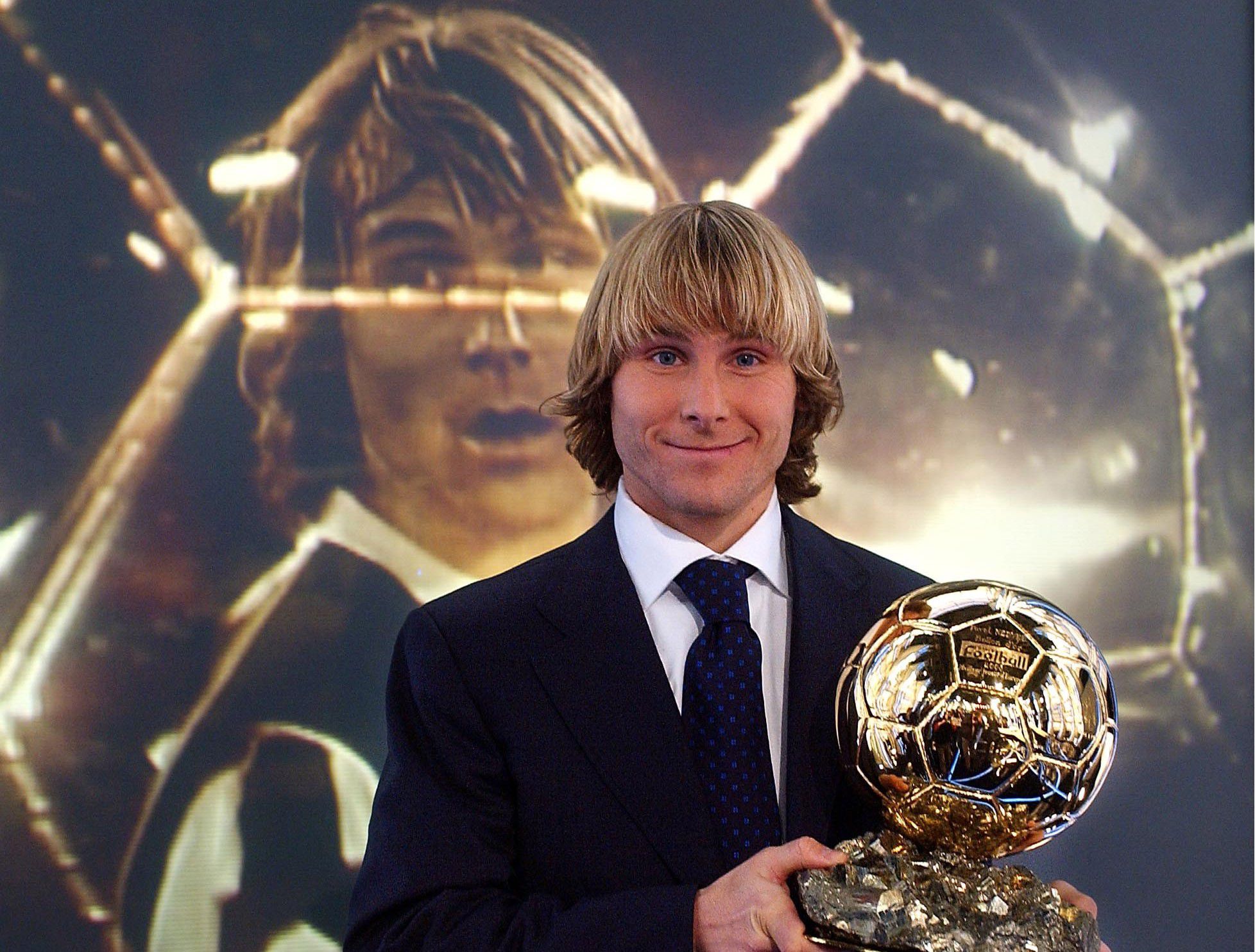 42 - Pavel Nedved - País: República Checa - Posição: Meia - Clubes: Viktoria Plzen, Sparta Praga, Lazio e Juventus