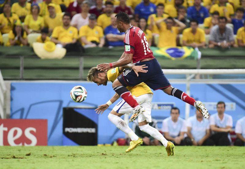 Em 2014, nas quartas de final da Copa do Mundo, Neymar sofreu uma entrada de Camilo Zúñiga, no jogo entre Brasil e Colômbia. Por conta disso, o craque perdeu a partida contra Alemanha, na semifinal, que eliminou o Brasil daquela Copa com 7 a 1 e ficou um mês afastado.