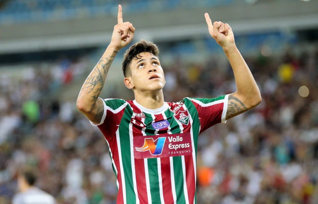 Revelado no Fluminense, o atacante Pedro irritou os tricolores ao postar nas redes sociais que havia "evoluído" com a transferência para o Flamengo, no início de 2020