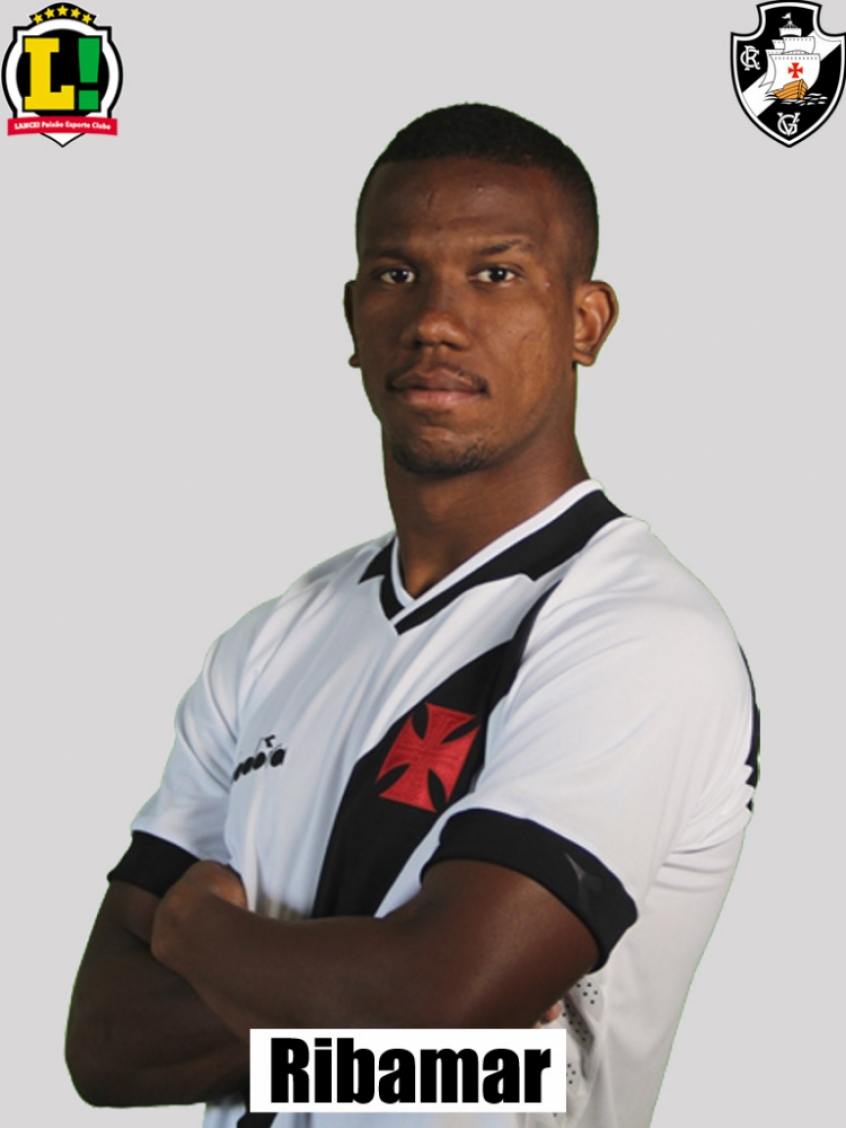 RIBAMAR - 5,5 - Entrou para tentar ajudar o Vasco a buscar o empate, mas praticamente não tocou na bola. 