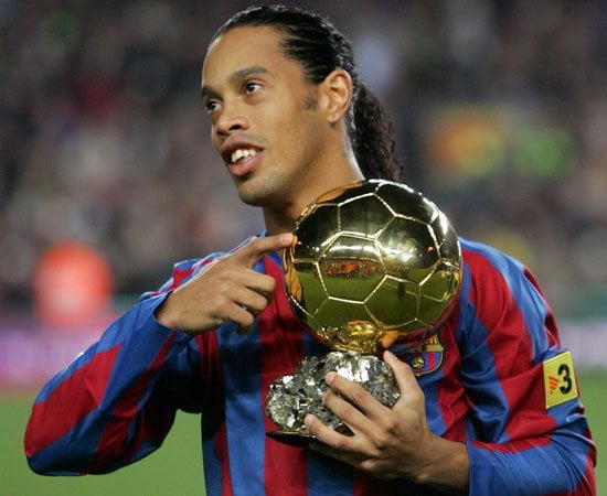 2004 - Ronaldinho Gaúcho (Barcelona) / 2º lugar: Thierry Henry (Arsenal); 3º lugar: Andriy Shevchenko (Milan)