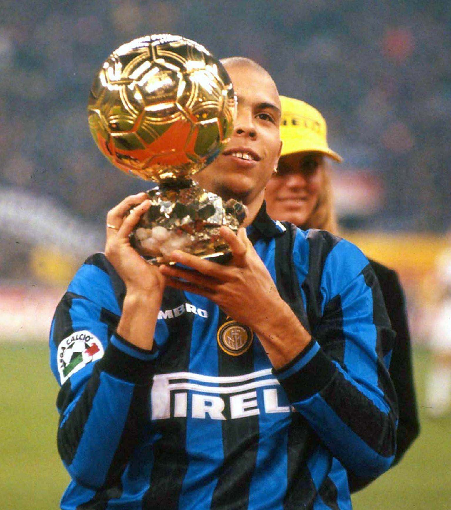 1997 - Ronaldo (Barcelona / Inter de Milão) / 2º lugar: Roberto Carlos (Real Madrid); 3º lugar: Dennis Bergkamp (Arsenal)