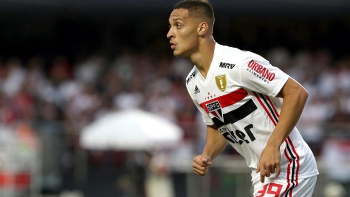 ESQUENTOU - A diretoria do São Paulo não conta com a permanência de Antony depois do dia 1º de julho, data marcada para que ele se torne jogador do Ajax (HOL). Antony foi vendido por 16 milhões de euros (quase R$ 95 milhões na cotação atual), que podem virar 22 milhões de euros (R$ 130 milhões) se ele atingir metas.