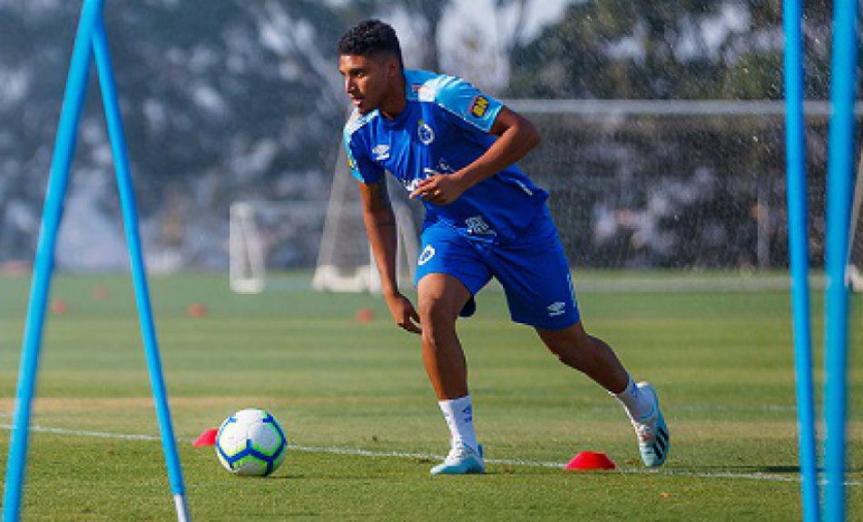 Não houve acordo entre Cruzeiro e o volante Éderson. O jogador processa o clube por atrasos salariais e direitos trabalhistas no valor de R$ 2 milhões. Uma nova reunião deve acontecer nos próximos dias e ele também pede rescisão indireta do seu contrato com a Raposa.