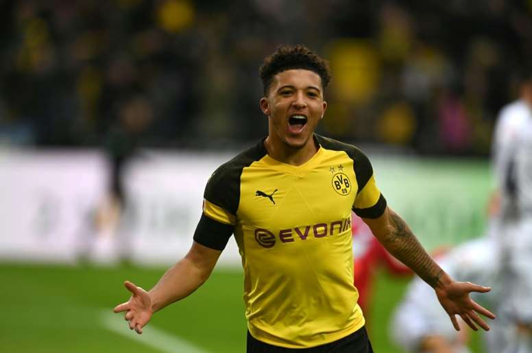 A sétima posição é ocupada por Sancho, atacante do Borussia Dortmund (ALE). O inglês, de 19 anos, vale 139 milhões de euros (cerca de 734 milhões de reais). Ele valorizou 23 milhões de euros (aproximadamente 121 milhões de reais).