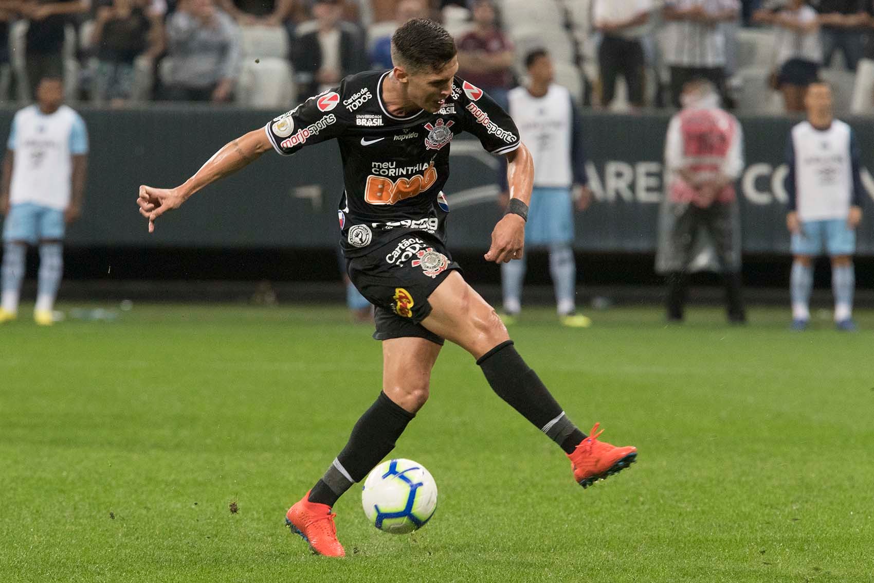 Revelado na base do Vasco e contratado pelo Corinthians em 2018, o meio-campista Mateus Vital terá seu contrato renovado com o Timão. Atualmente, o jogador tem vínculo com o Alvinegro até o fim de 2021 e estenderá por mais duas temporadas. O documento ainda não foi assinado, mas a negociação está muito bem encaminhada e deve ser comunicada pelo clube nos próximos dias.