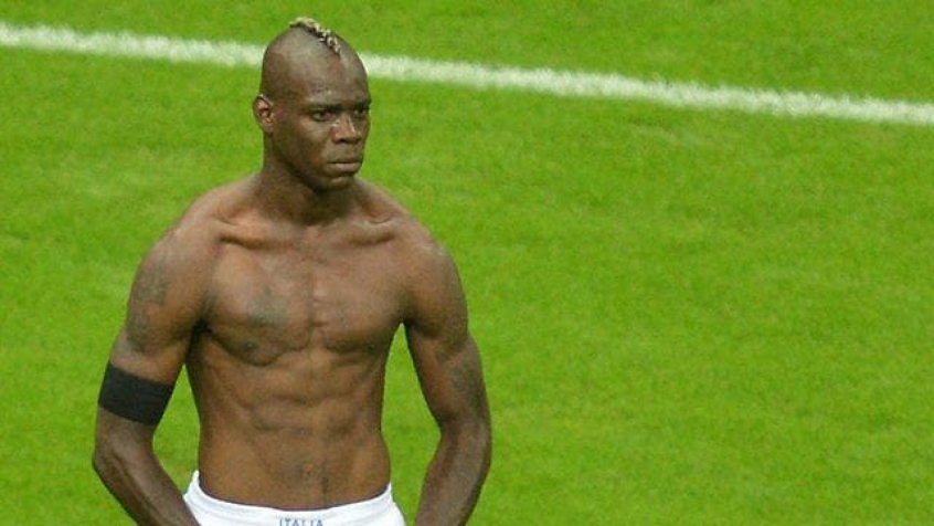 Balotelli fez o segundo gol da Itália... 