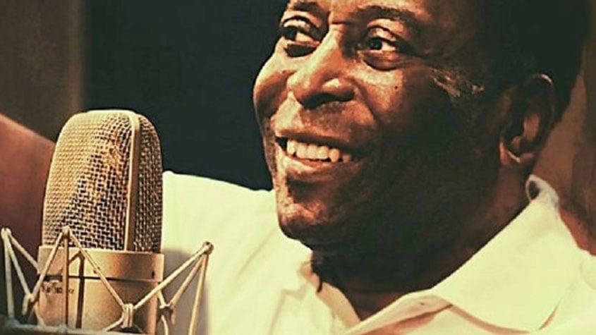 Pelé já foi compositor e participou de um álbum em conjunto com a cantora Elis Regina, em 1969. Porém, foi uma música de 1998, chamada 'ABC', parte de uma campanha do Governo Federal incentivando a alfabetização, foi a que ganhou maior proporção nacional.