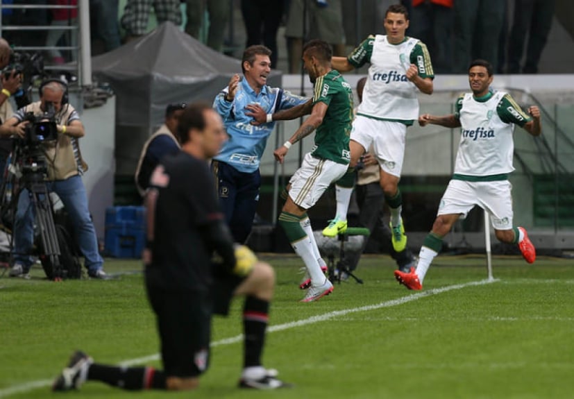 Palmeiras 3 x 0 São Paulo - Paulista 2015 - Verdão venceu com gols de Rafael Marques (2) e Robinho.