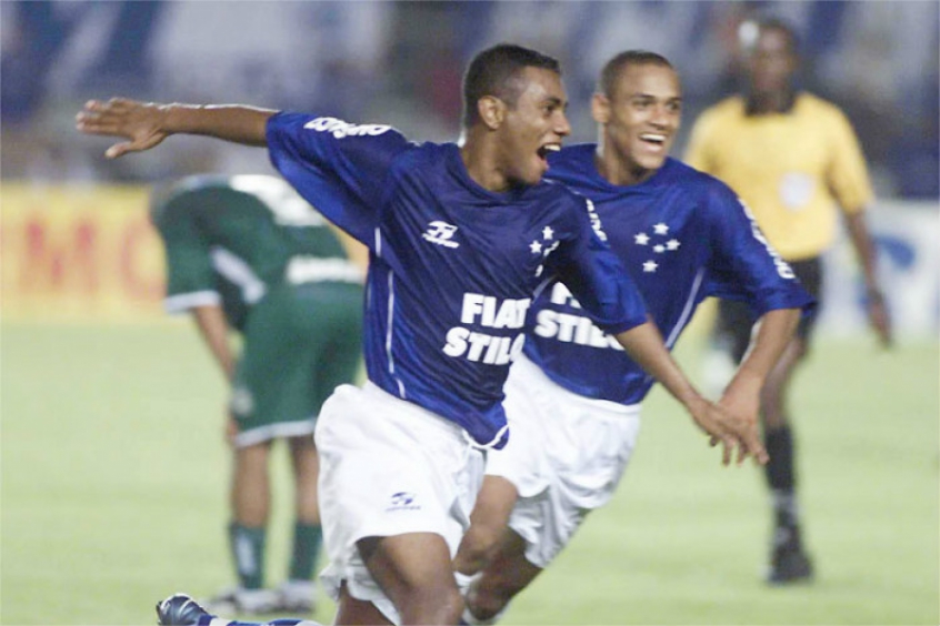 Entre 1999 e 2003, a montadora Fiat patrocinou Atlético-MG e Cruzeiro ao mesmo tempo. 