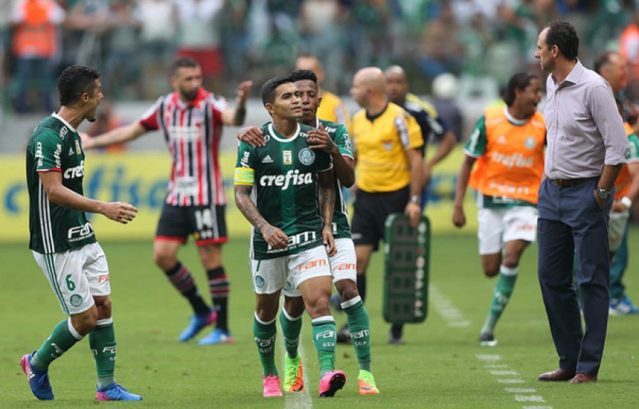 O camisa 7 é também o artilheiro do Palmeiras nos pontos corridos, ou seja, no Campeonato Brasileiro, com 41 gols marcados. A segunda colocação está empatada entre Willian, Bruno Henrique e Deyverson, com 21.