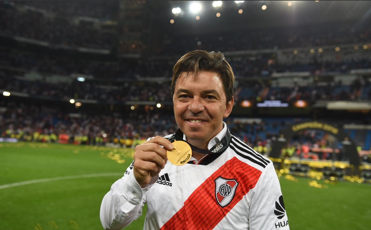 ESQUENTOU - Marcelo Gallardo tem contrato com o River Plate até dezembro de 2021 e ainda não renovou o vínculo. Segundo o portal "fichajes.net", o nome de Muñeco ganhou muita força no PSG. Ele foi jogador do clube parisiense em 2007, e o clube aposta em sua fama nos torneios mata-mata.