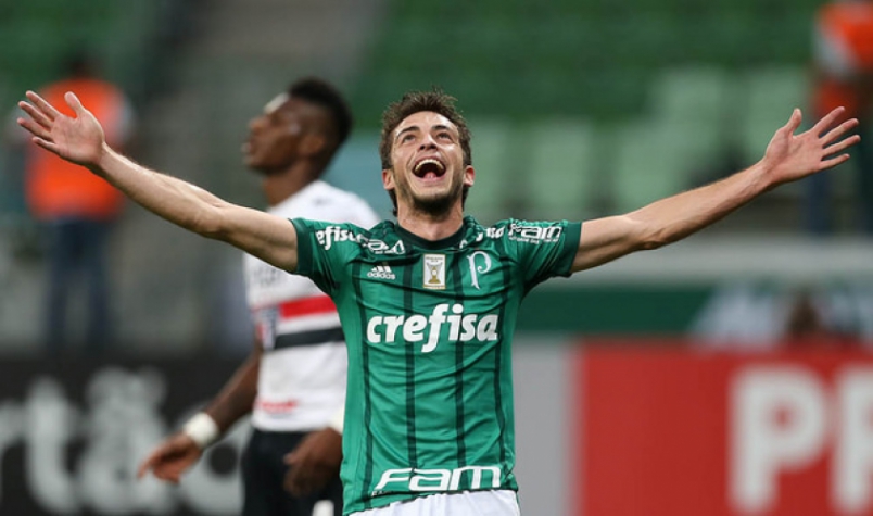 O Atlético-MG anunciou nesta quarta-feira a contratação de Hyoran. O meia-atacante foi emprestado pelo Palmeiras até dezembro e já vestiu a camisa alvinegra. Ele chegou a Belo Horizonte nesta manhã e passou por exames antes de assinar com o Galo.