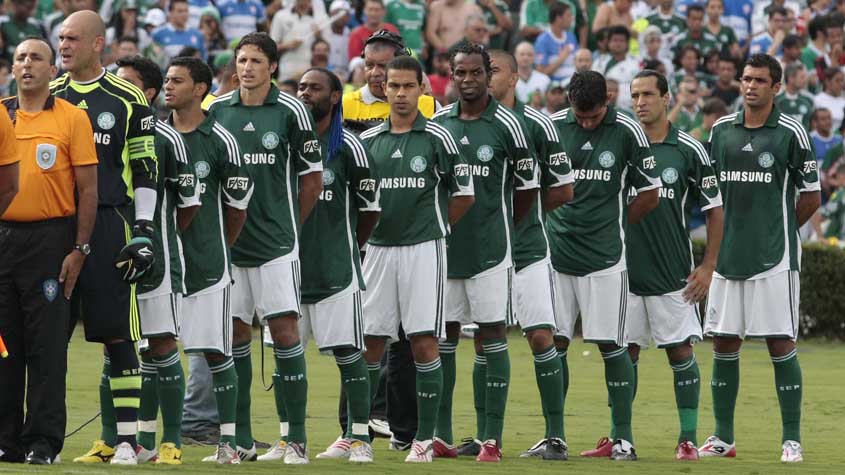 Palmeiras - Brasileirão, temporada 2009 - Tinha cinco pontos de vantagem a doze rodadas do fim do campeonato, e 10 de vantagem para o Flamengo (campeão).