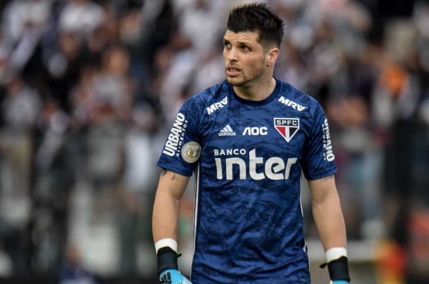 Tiago Volpi tem sido alvo de críticas dos torcedores do São Paulo após sucessivas falhas à frente da meta do Tricolor.