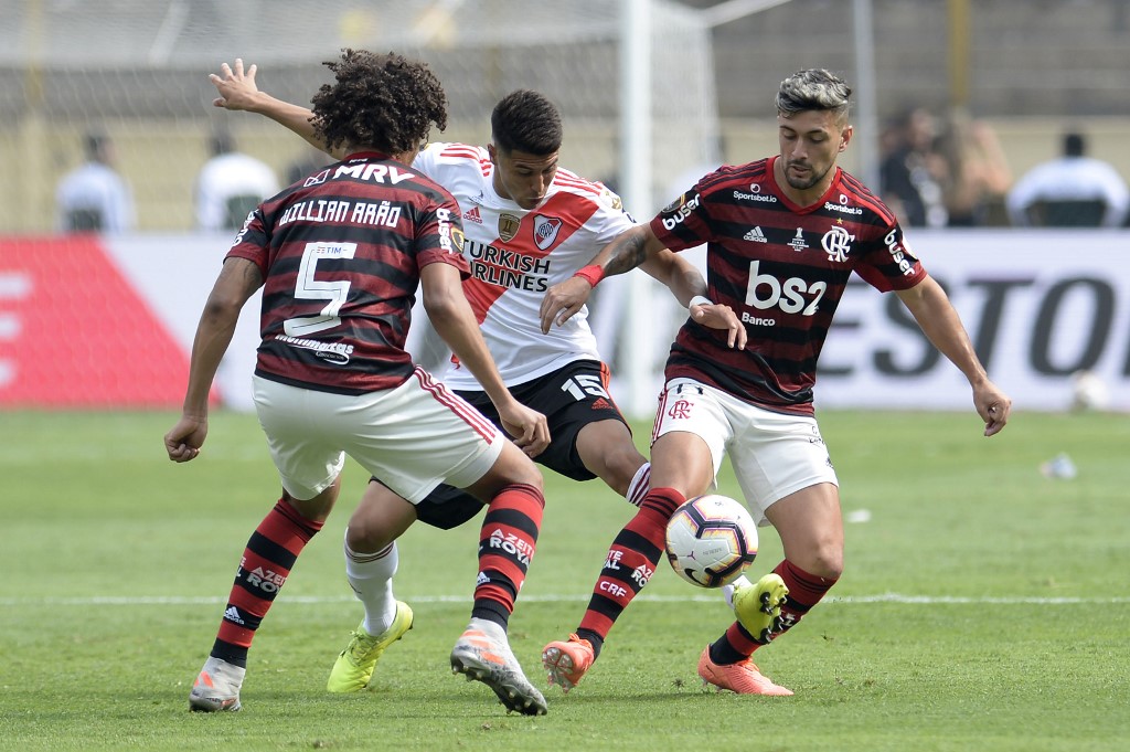 - O perfil de jogo de Jorge Jesus fez com o que o Fla fosse quem mais passes trocou (e acertou) na edição passada da Libertadores: 6.129, sendo 5.412 corretos.