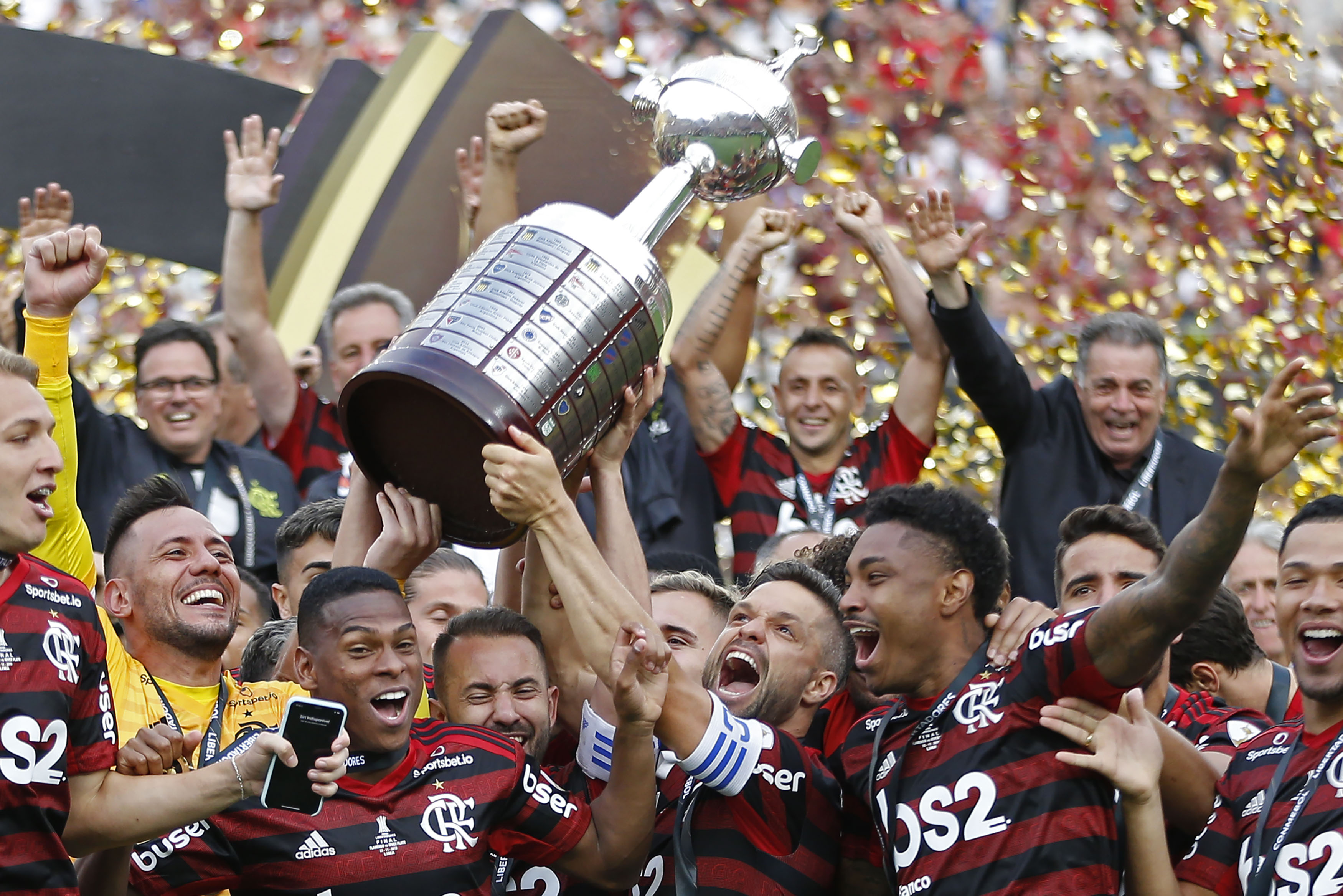 Antes, a música já tinha sido tema da conquista da Libertadores, quando Gabigol comandou a festa em Lima, no Peru.