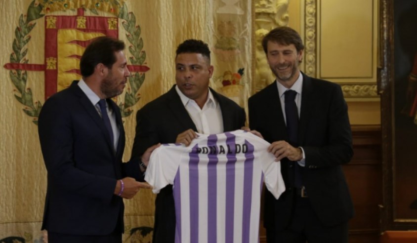 Ronaldo - Um dos maiores atacantes de todos os tempos, Ronaldo Fenômeno assumiu o controle do Real Valladolid, da Espanha, em setembro de 2018, quando comprou 51% das ações do clube, atuando como presidente do conselho.