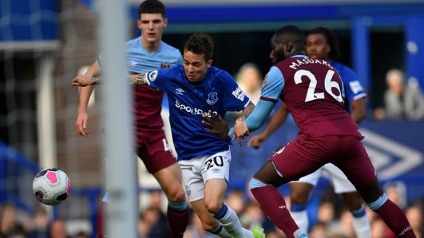 ESQUENTOU - Bernard está perto de assinar com o Al Nasr para as próximas temporadas, após o próprio jogador indicar ser favorável a mudança e o Everton já ter aceitado os termos na negociação, de acordo com o GOAL.