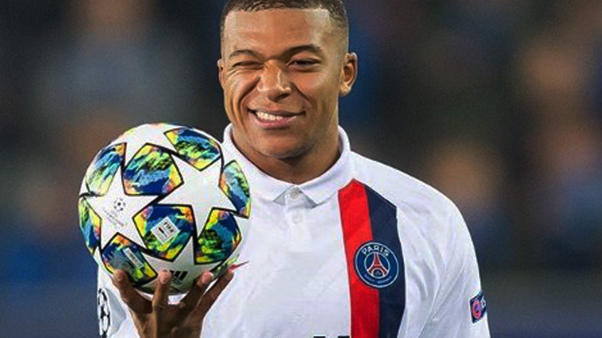 ESQUENTOU - A novela envolvendo Mbappé e PSG ganhou mais um capítulo. Com contrato somente até junho de 2022, no fim da próxima temporada, o camisa 7 ainda não acertou uma renovação com o time parisiense, mas, no que depender de Nasser Al-Khelaïfi, presidente do clube, o acordo pode sair em breve. Segundo informações do jornal "L'Équipe", Mbappé tem a intenção de deixar o PSG já ao final da atual temporada para aceitar um novo desafio. Por conta disso, o atleta ainda não teria aceitado renovar o vínculo, pois uma saída seria mais complicada.