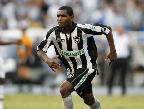 O primeiro caso controverso da carreira do centroavante aconteceu em dezembro de 2009, quando se destacava pelo Botafogo. O jogador foi pego no exame antidoping em duas partidas do Campeonato Brasileiro, contra Coritiba e Palmeiras, e foi suspenso por dois anos. O teste deu positivo para substâncias presentes na cocaína e o próprio atleta confessou, na época, ter usado crack.