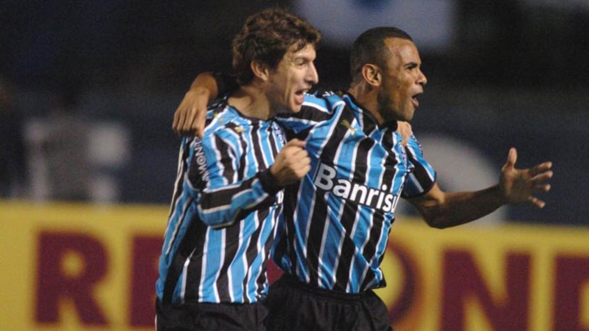 Grêmio - Brasileirão, temporada 2008 - Tinha cinco pontos de vantagem a 13 rodadas do fim do campeonato, e 11 de vantagem para o São Paulo (campeão).