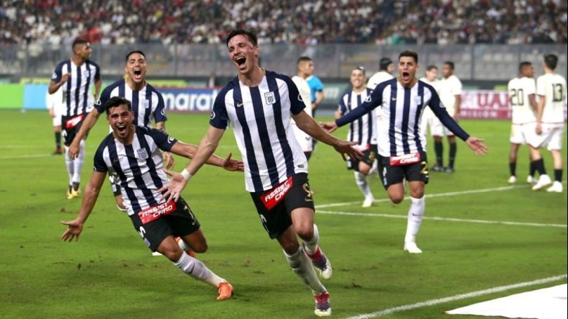 A 30ª colocação é do Alianza Lima, do Peru. Sua camisa custa ao torcedor 55,97 dólares, o que dá 199,90 pesos peruanos. Sua fornecedora é a Nike.