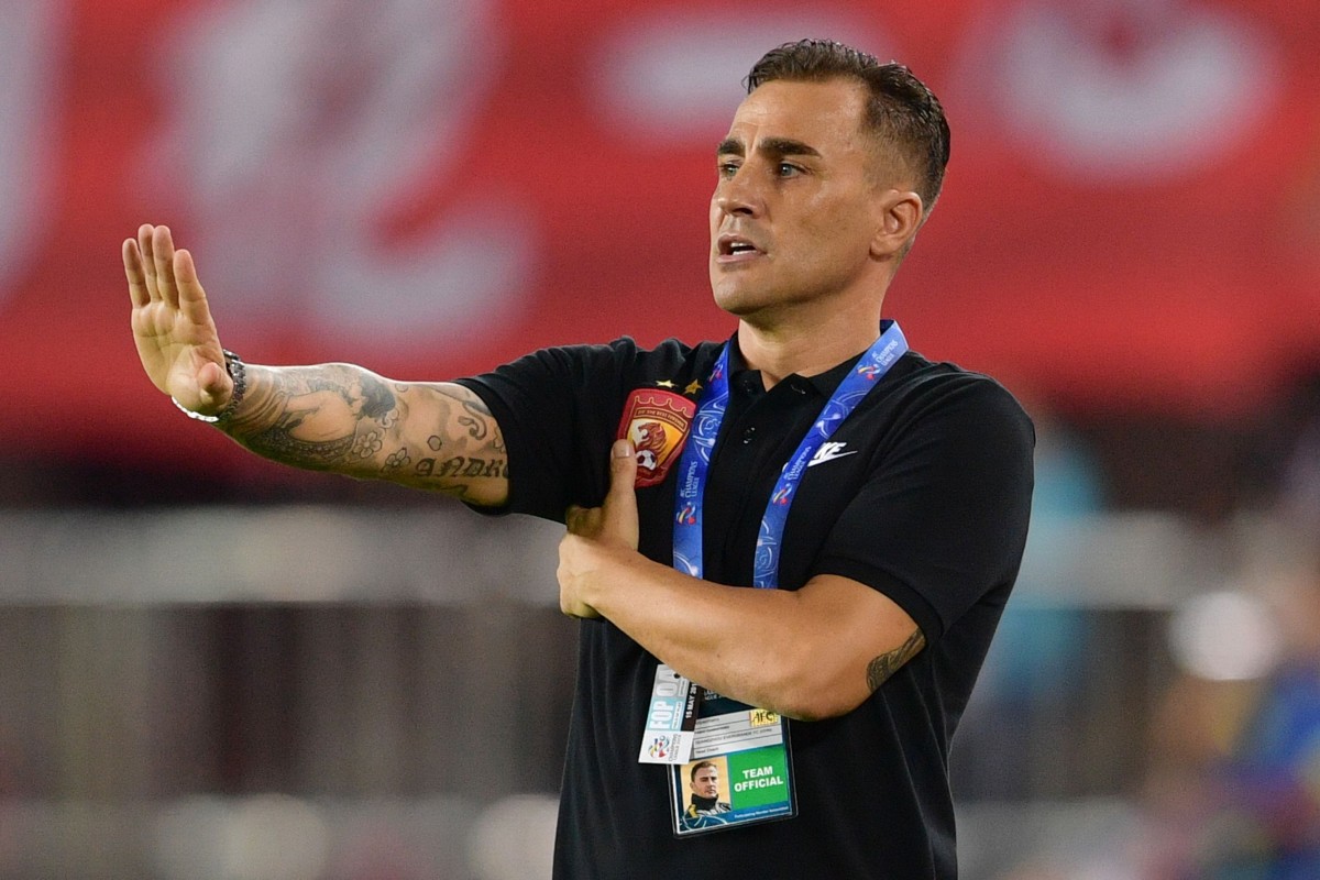 Fabio Cannavaro (Itália) - 48 anos - Último trabalho: Guangzhou Evergrande - Desempregado desde setembro de 2021 - Construiu sua carreira como treinador em clubes de mercados alternativos, como na Arábia Saudita e China. Chegou a assumir o comando da seleção chinesa.