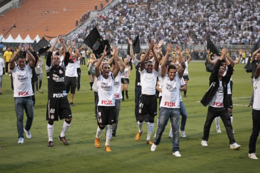 Tentando evitar "entregadas", a CBF preencheu as últimas rodadas da competições com clássicos. O Corinthians liderava a classificação e dependia apenas de um empate diante do Palmeiras para assegurar o título. O Vasco, seu "desafiante" na busca pela taça, enfrentaria o Flamengo. O Timão empatou em 0 a 0 e se sagrou campeão. 