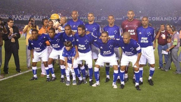 Jogo de ida da final de 2003: Flamengo 1 x 1 Cruzeiro - Na volta, o Cruzeiro venceu por 3 a 1 e foi campeão.
