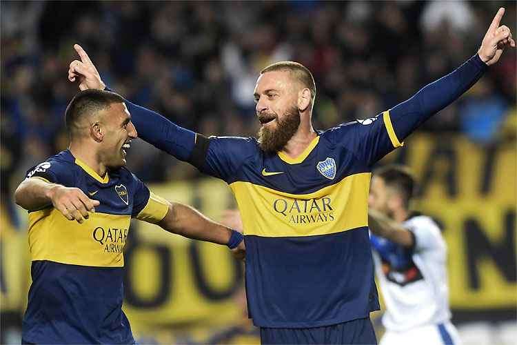 De Rossi (Boca Juniors): Ídolo da Roma com 616 acumulados pela equipe italiana, De Rossi surpreendeu o mundo com a sua chegada ao Boca Juniors, mas que durou apenas sete jogos e com um gol marcado.