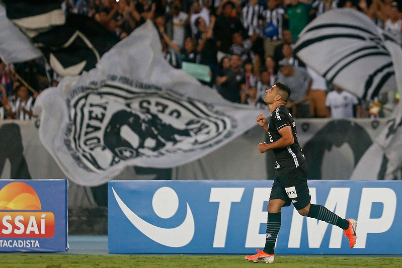 Botafogo conquistou um importante resultado no duelo contra o rebaixamento. Com a vitória sobre o Corinthians, o Alvinegro abre quatro pontos para o Fluminense, 17º colocado do Brasileiro. Destaque para Diego Souza, autor do gol do triunfo carioca. Veja as notas a seguir por Lucas Rezende.