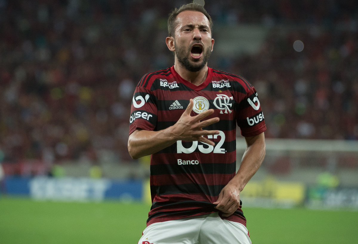 9º - Everton Ribeiro - Valor: R$ 31.726.000,00 - Vendedor: Al Ahli-SAU. 