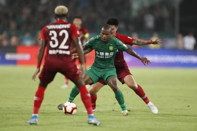 FERNANDO - O volante de 28 anos tem vínculo com o Beijing Guoan até dezembro de 2021. Seu valor de mercado é de sete milhões de euros (aproximadamente 44 milhões de reais). 