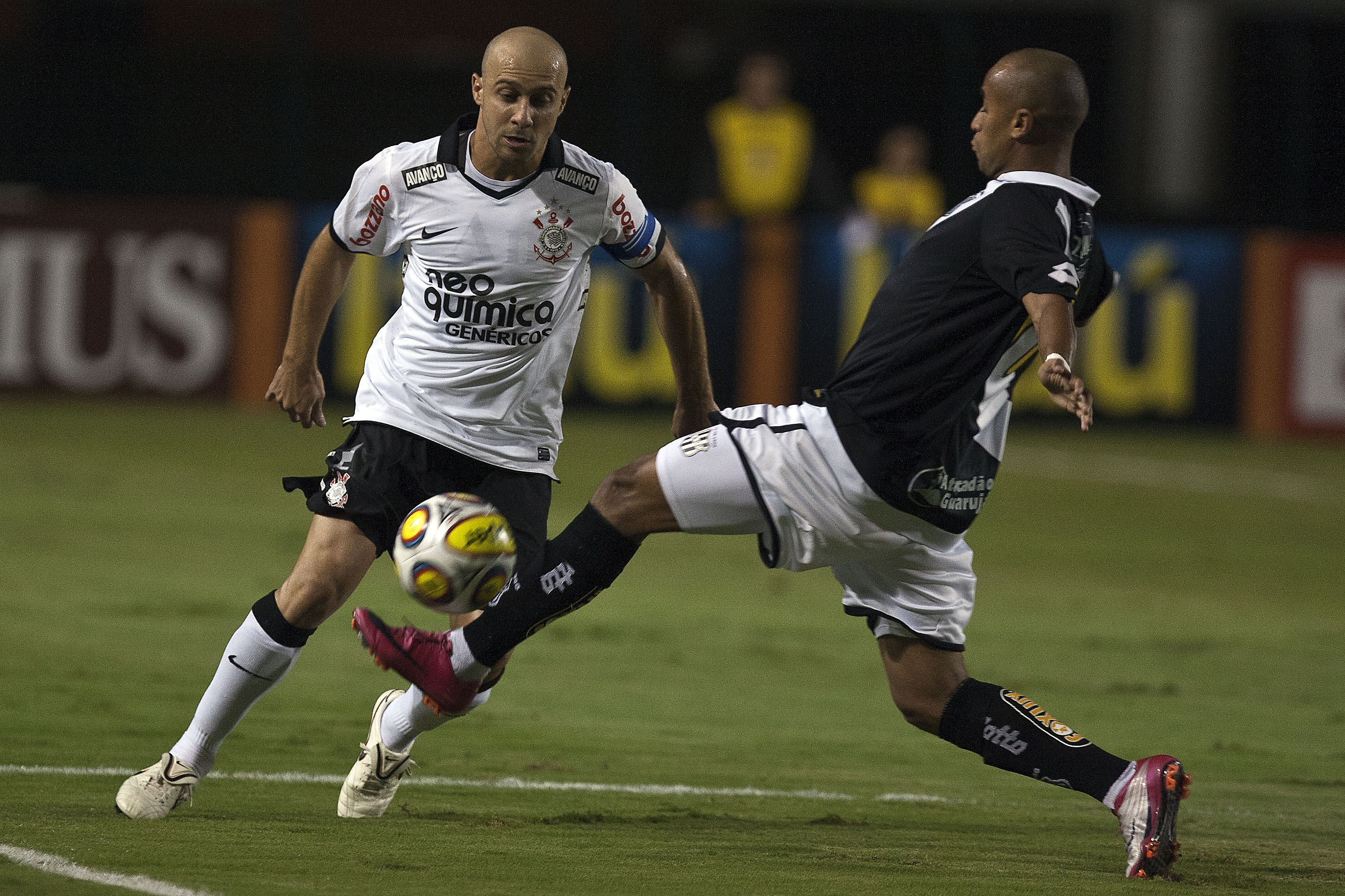 ALESSANDRO: Lateral-direito - 43 anos atualmente - titular contra o Chelsea - O jogador defendeu o Corinthians até 2013, quando se aposentou dos gramados. Atualmente, Alessandro faz parte da diretoria alvinegra como diretor de futebol.