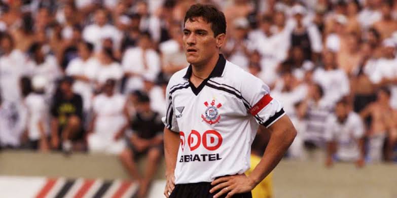 Gamarra - zagueiro - uma passagem: 1998 a 1999 - 80 jogos