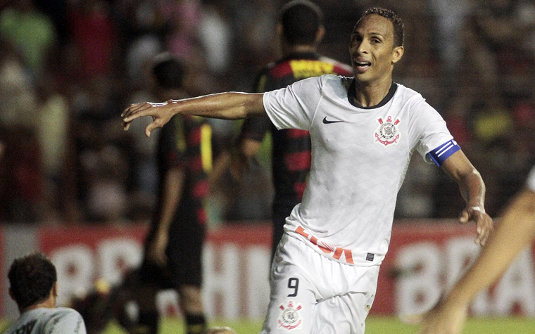 Corinthians 5 x 0 São Paulo - 26/06/2011 - Campeonato Brasileiro: No Pacaembu, o Timão derrotou o Tricolor Paulista com 3 gols de Liédson.