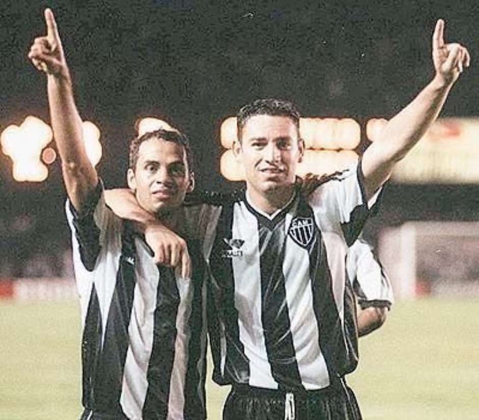 Guilherme (à direita) venceu a Libertadores pelo São Paulo, em 1993, e também disputou a competição por Grêmio, Vasco, Atlético-MG e Cruzeiro. 