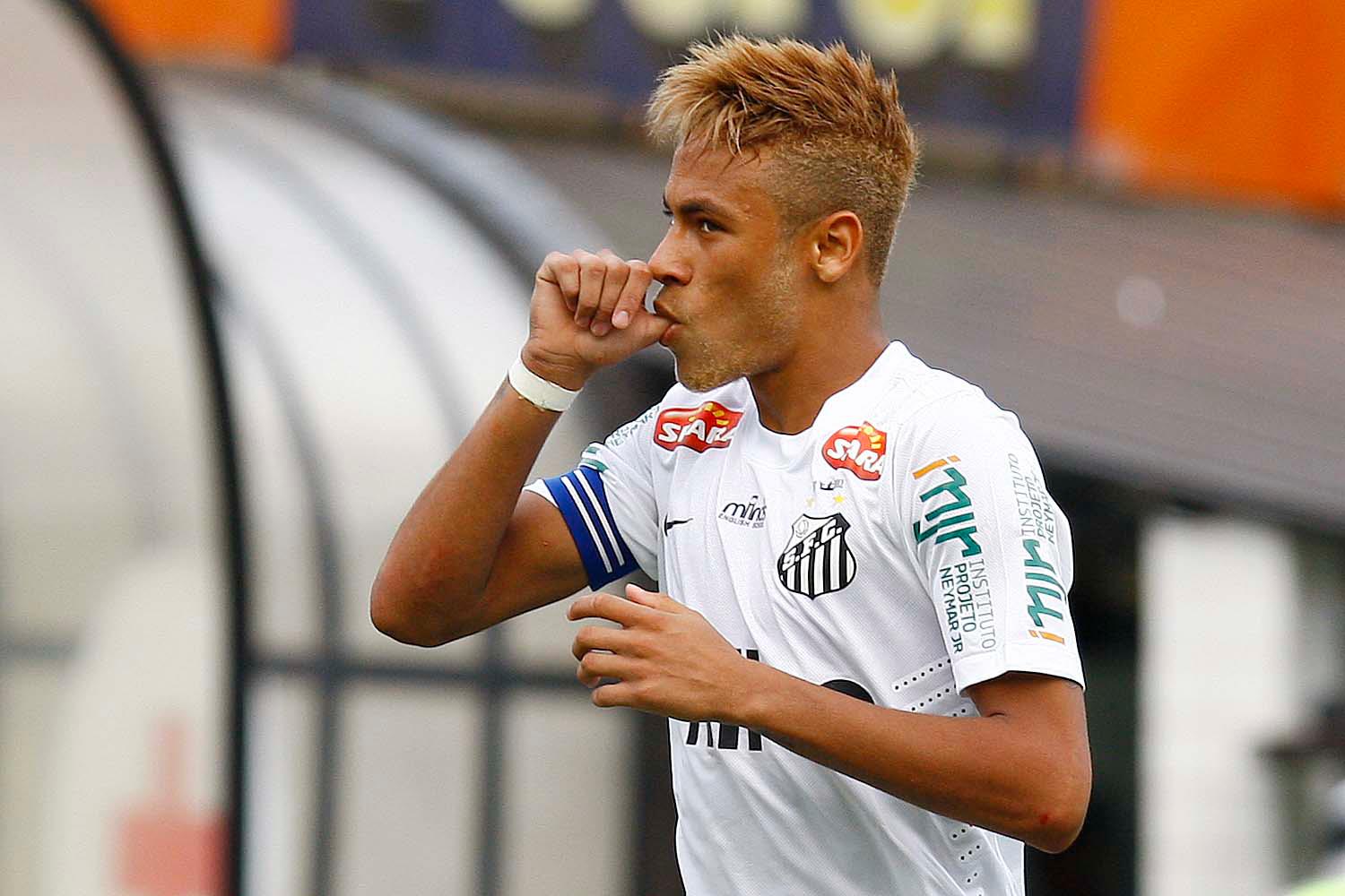 Hoje no PSG, Neymar fez história pelo Santos e também está no time. Ele foi o jogador que venceu com mais folga na disputa, com 87% da preferência, superando Dudu, Lucas Moura e Ricardo Goulart.