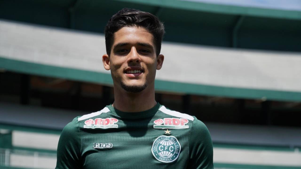 O Coritiba foi outro clube que lançou três jogadores da base e utilizou nesta temporada.  Yan Couto (lateral-direito, 17 anos), Natanael (lateral-direito, 18 anos) e Kazu (zagueiro, 20 anos), atuaram com os profissionais.